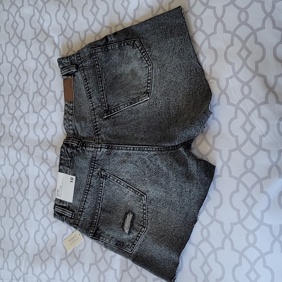 Women's Jean Short Shorts NWT - Picture 2 of 2